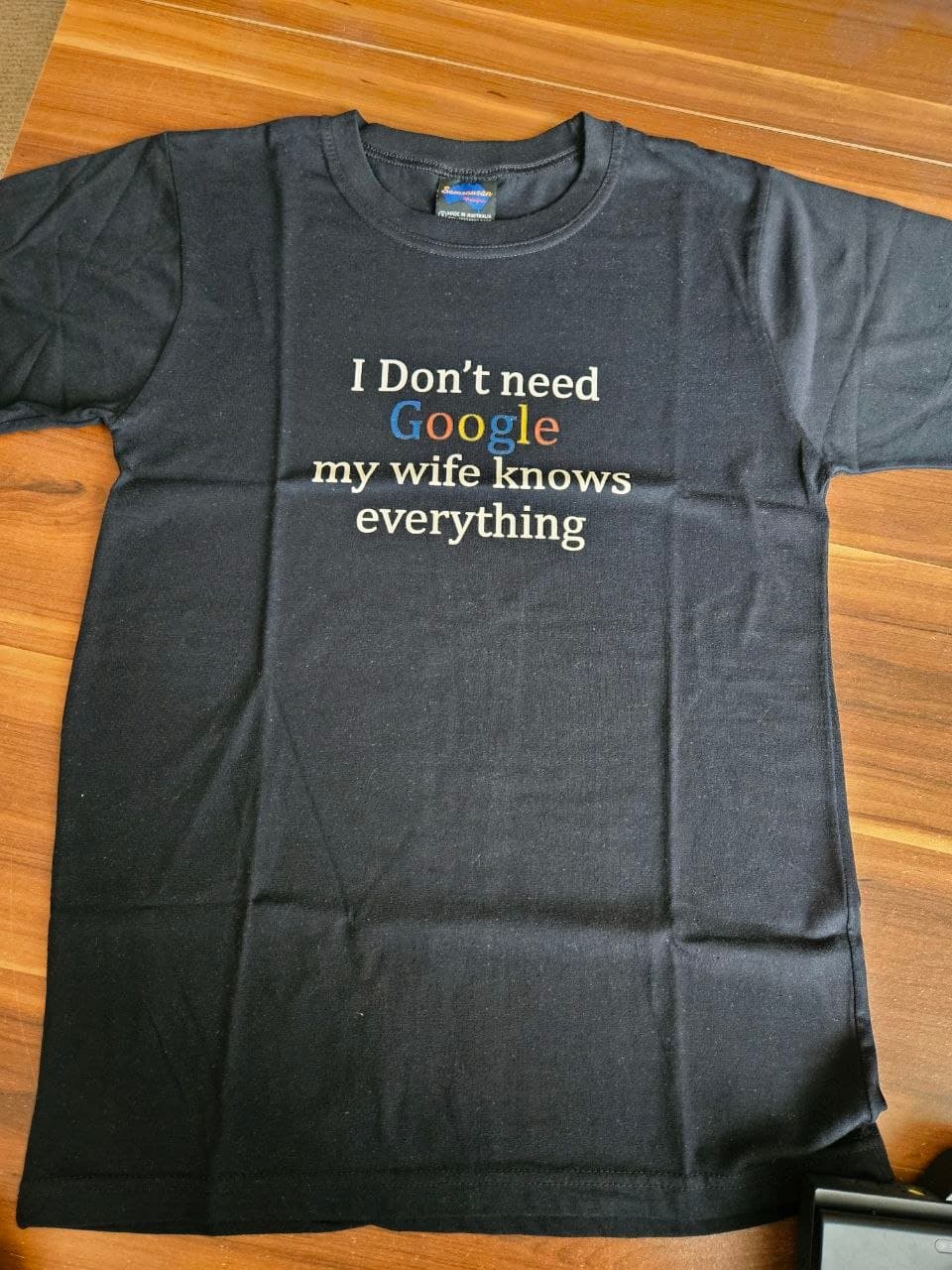 Чёрная майка с надписью "I Don't need Google my wife knows everything".