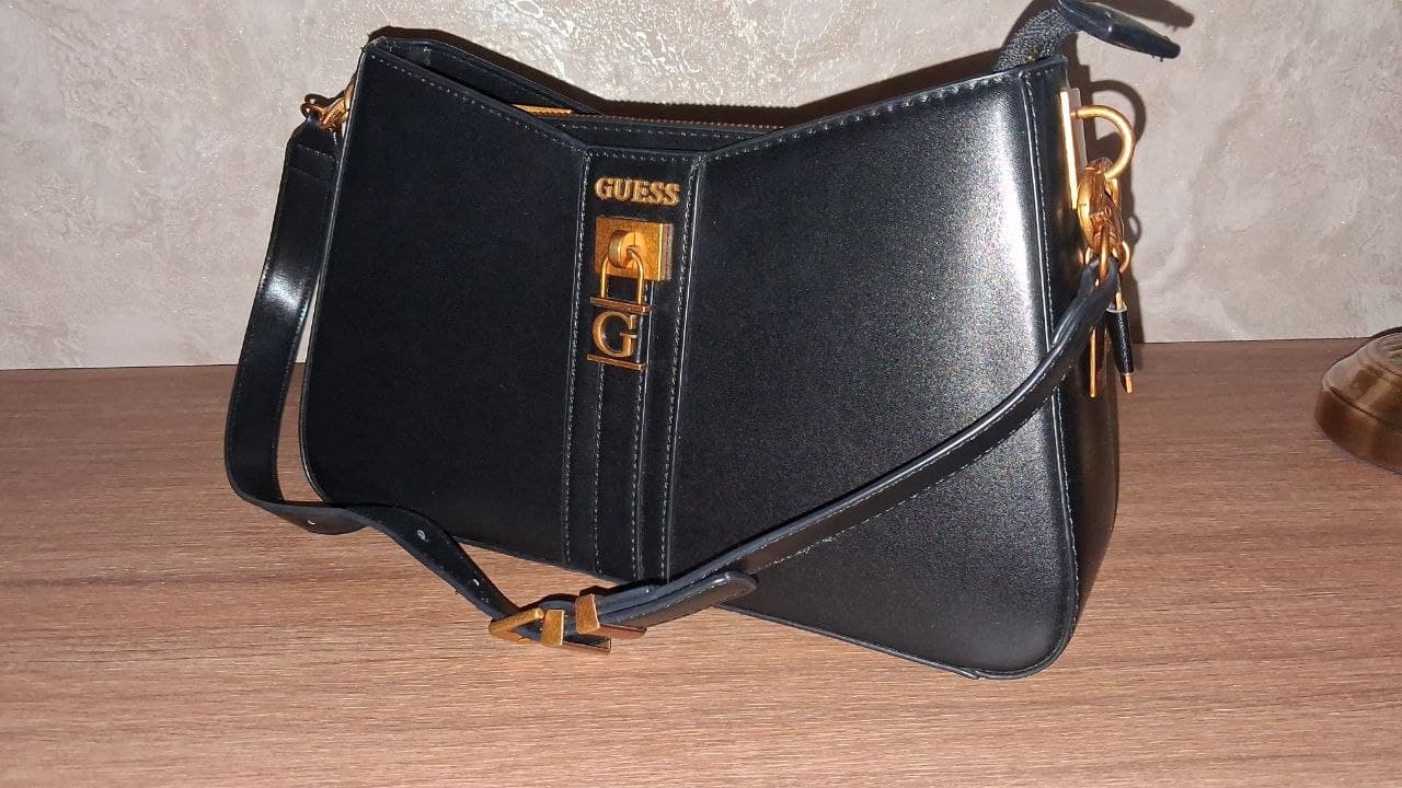 Сумочка Guess. Куплена в Европе. 30 манат. Самовывоз.