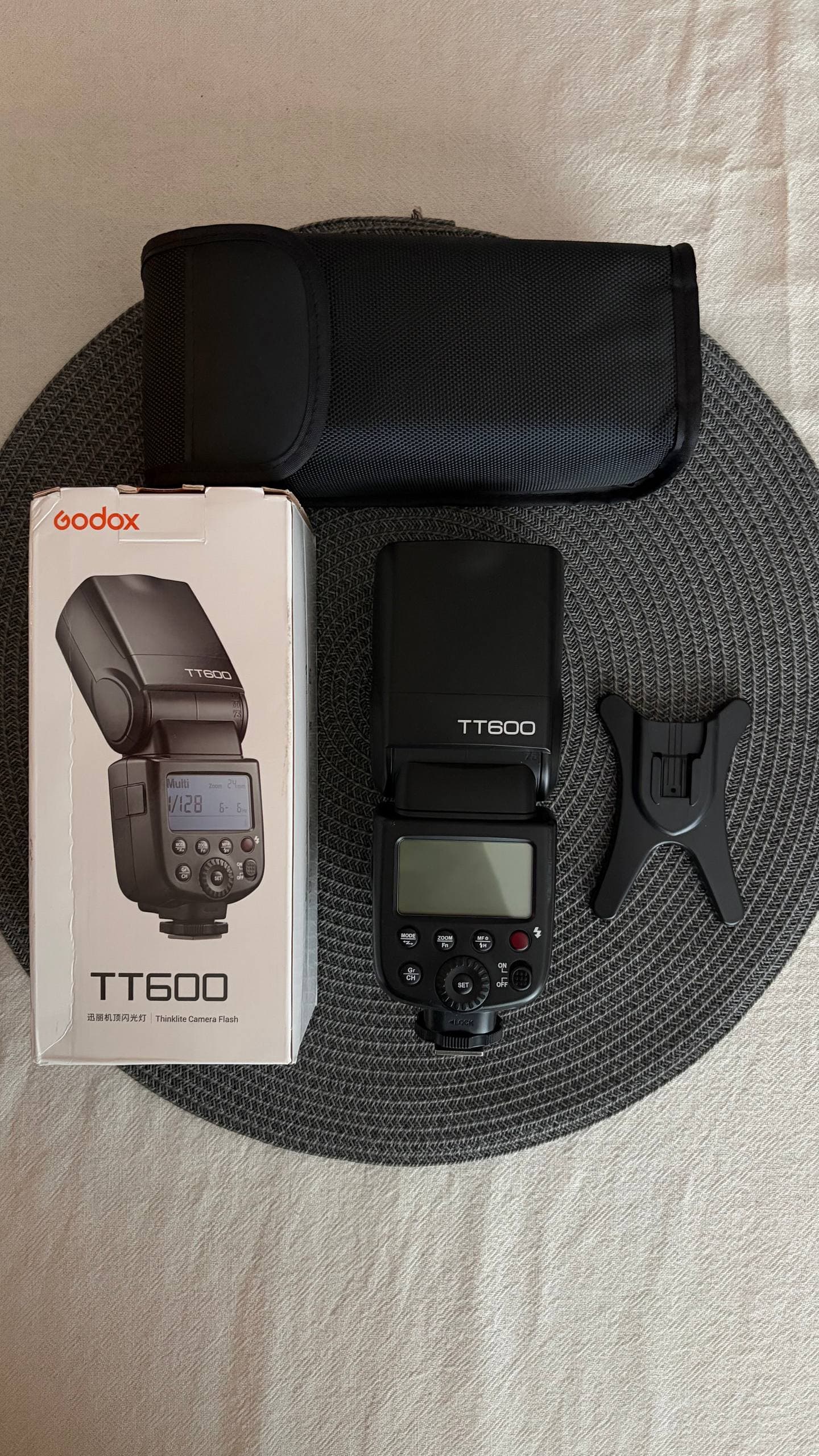 Продам вспышку godox tt600. Свежая, использовалась на 4 съемках.…