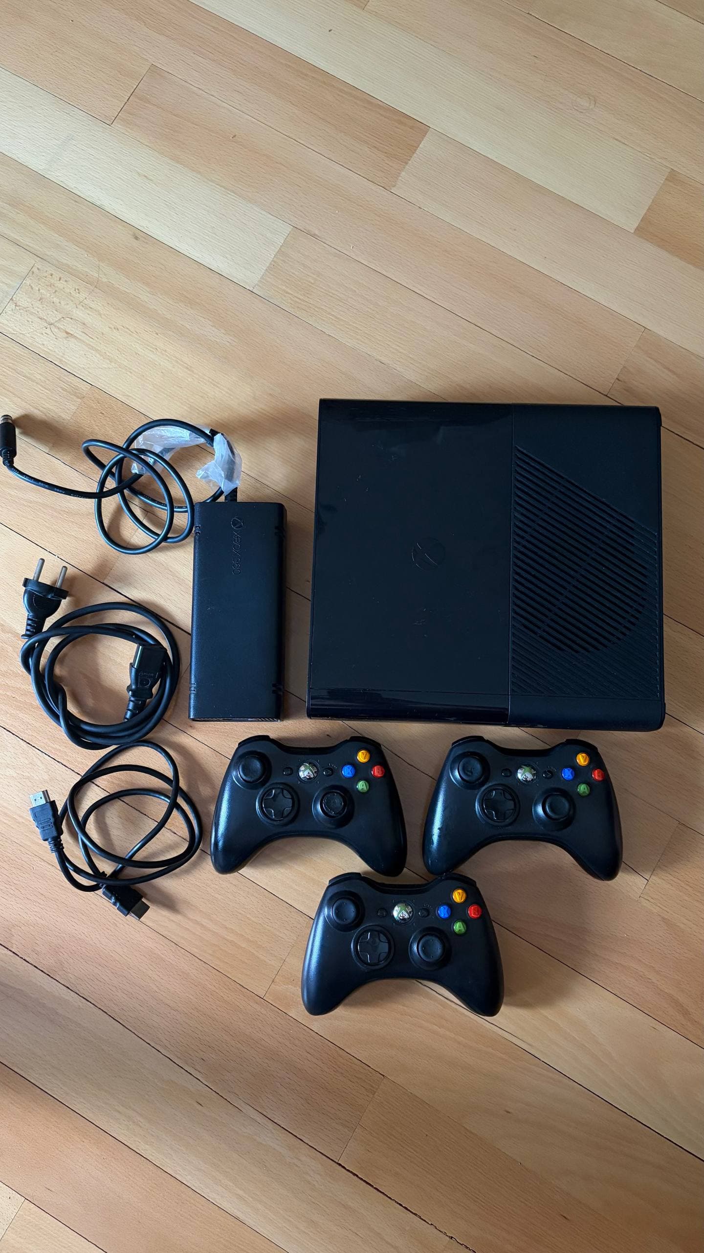 Продаю xbox 360 fat 500gb. Прошита. Установлено 40 игр. Можно с…