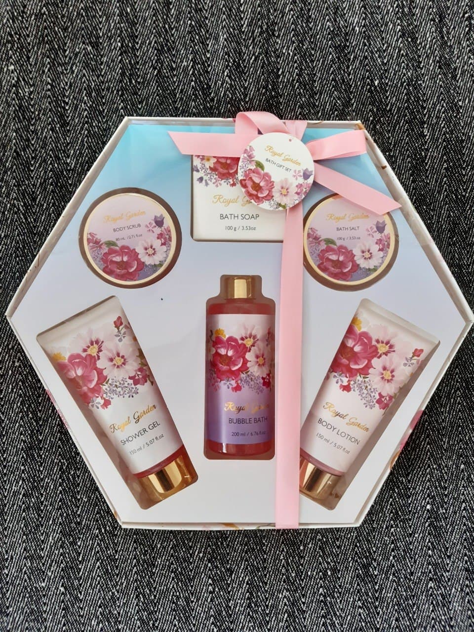 Подарочный набор косметики Royal Garden Bath Gift. В состав входят скраб, гель для душа, пена и соль, фото 1