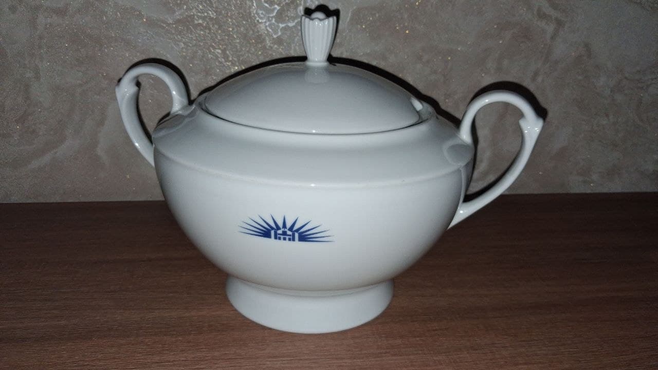 Новая супница. Немецкая.