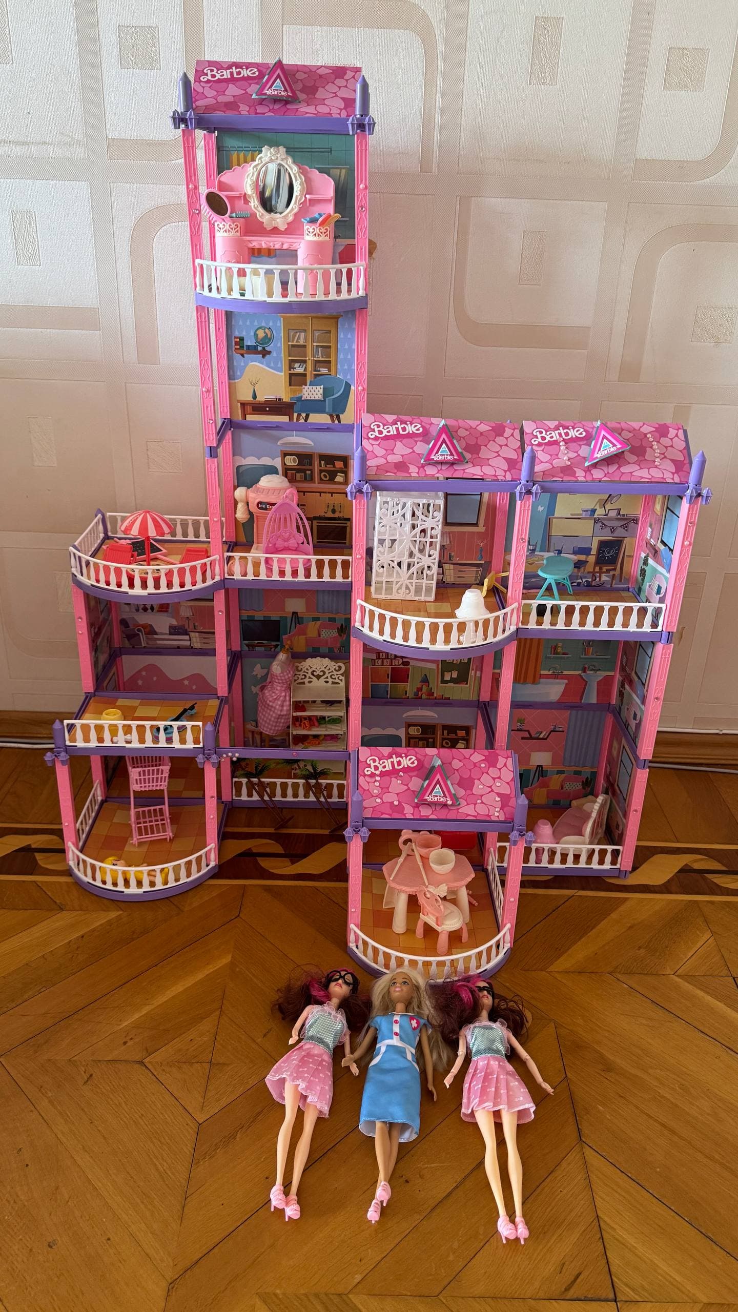 Большой многоуровневый дом Barbie + 3 куклы в подарок.