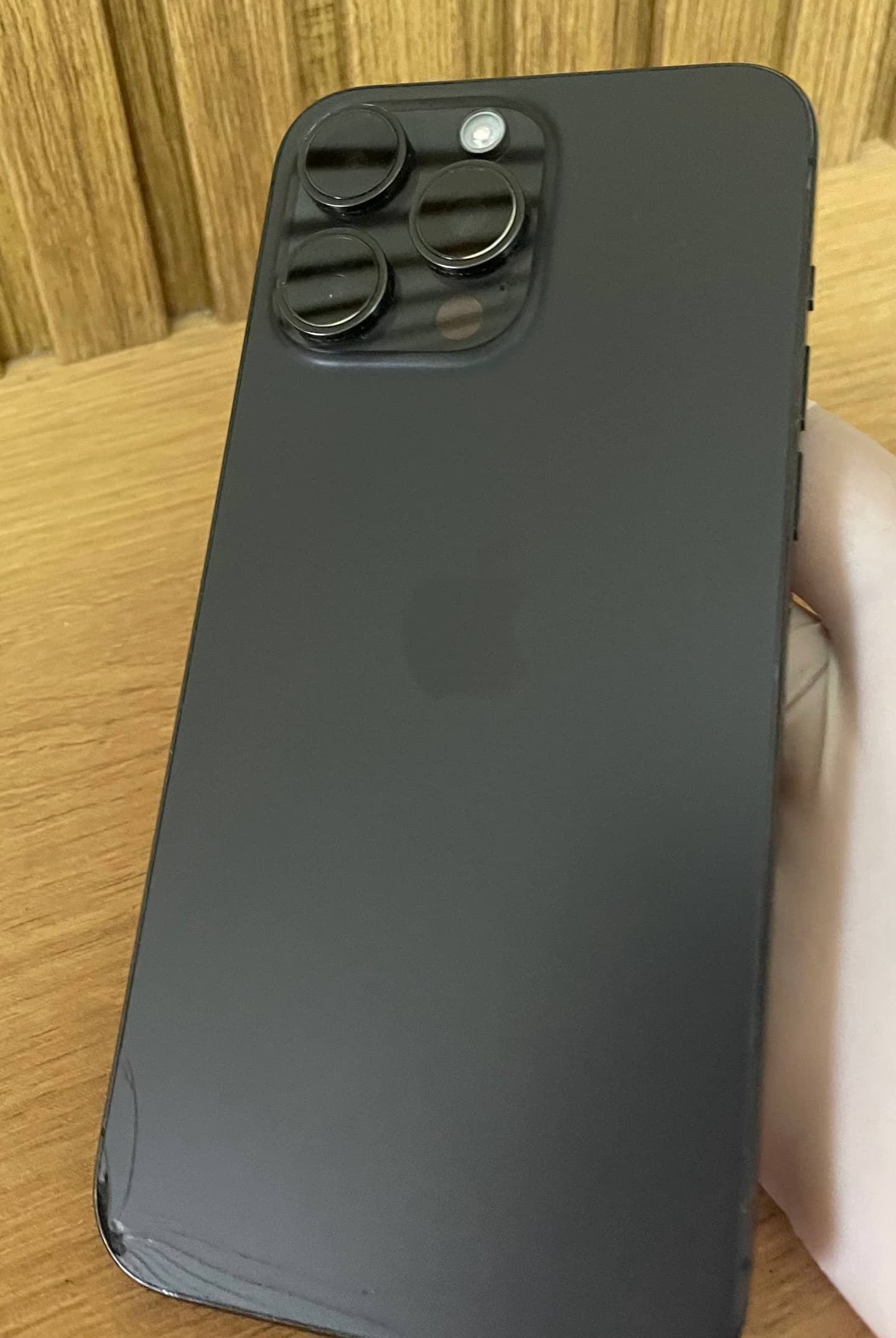 Продам iPhone 15 Pro Max Чёрный цвет, память 256 ГБ. Состояние среднее: имеются царапины по корпусу , фото 1