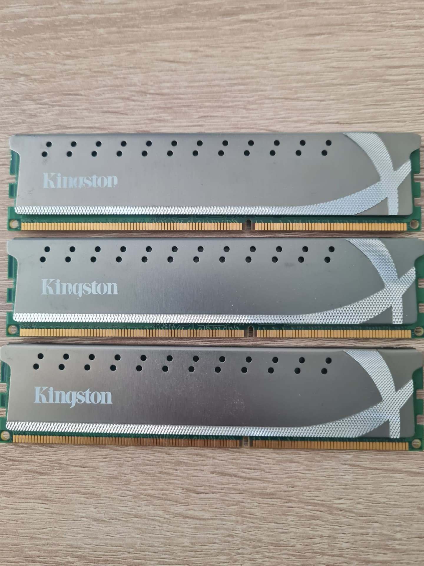 Продаётся комплект оперативной памяти, 3х4гб 1600mhz