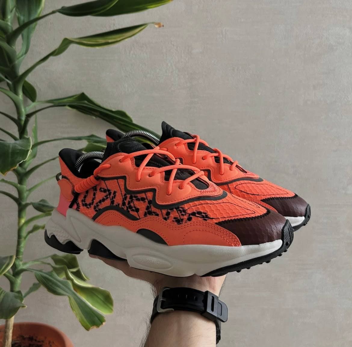 Продаю Adidas Ozweego