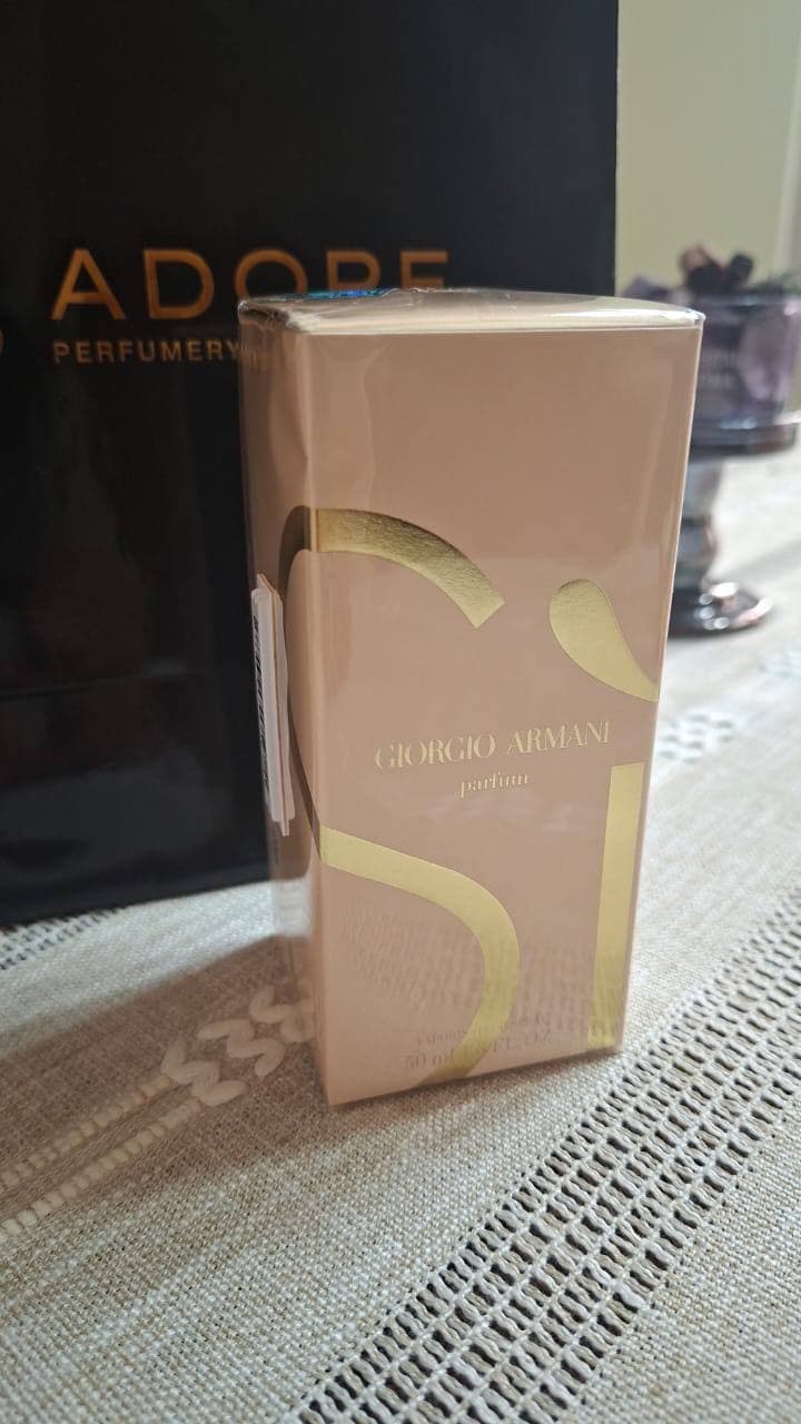 продаю оригинал Giorgio Armani Si парфюм купленный в Adore.