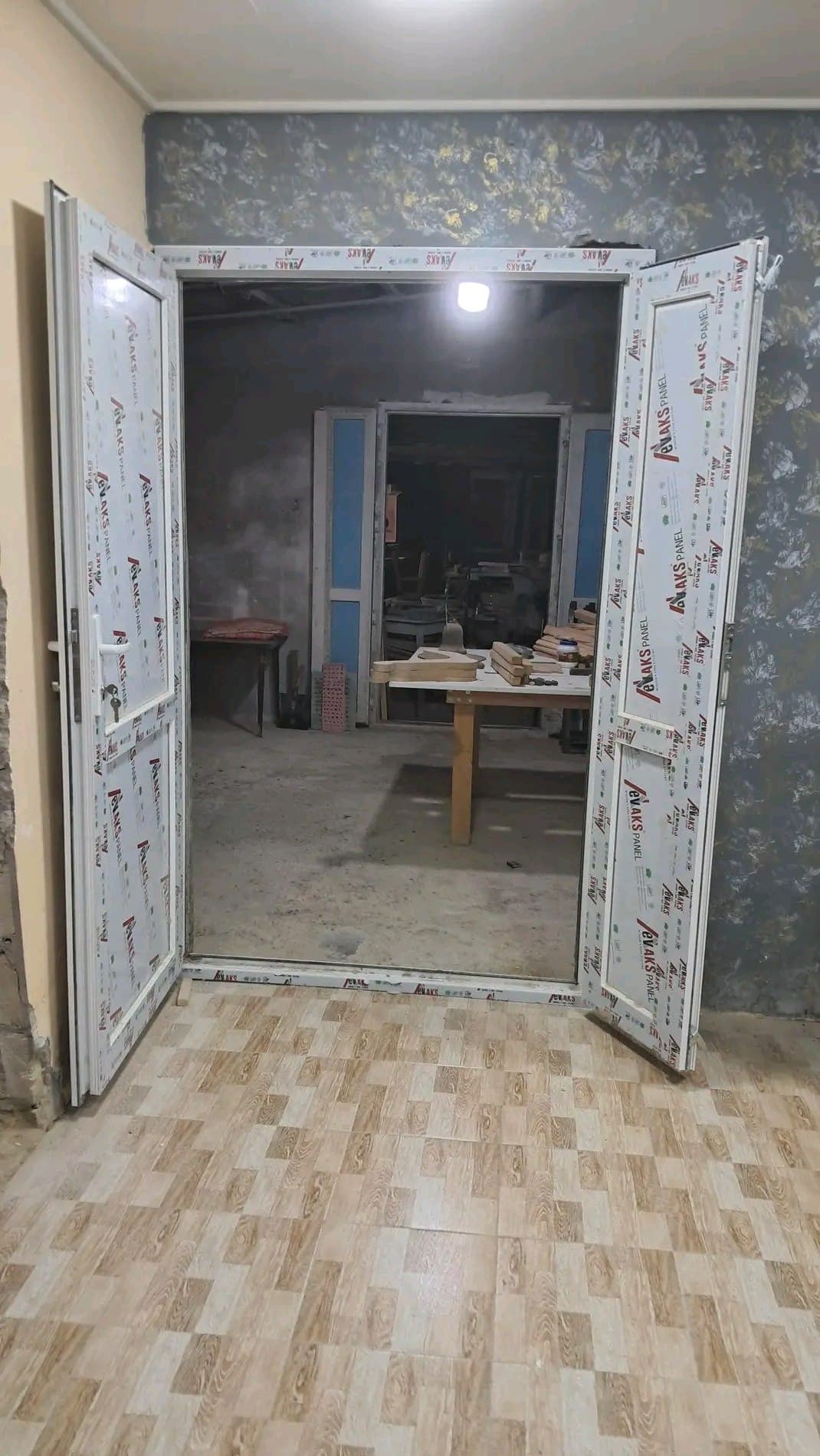 Plastik 2 laylı qapı