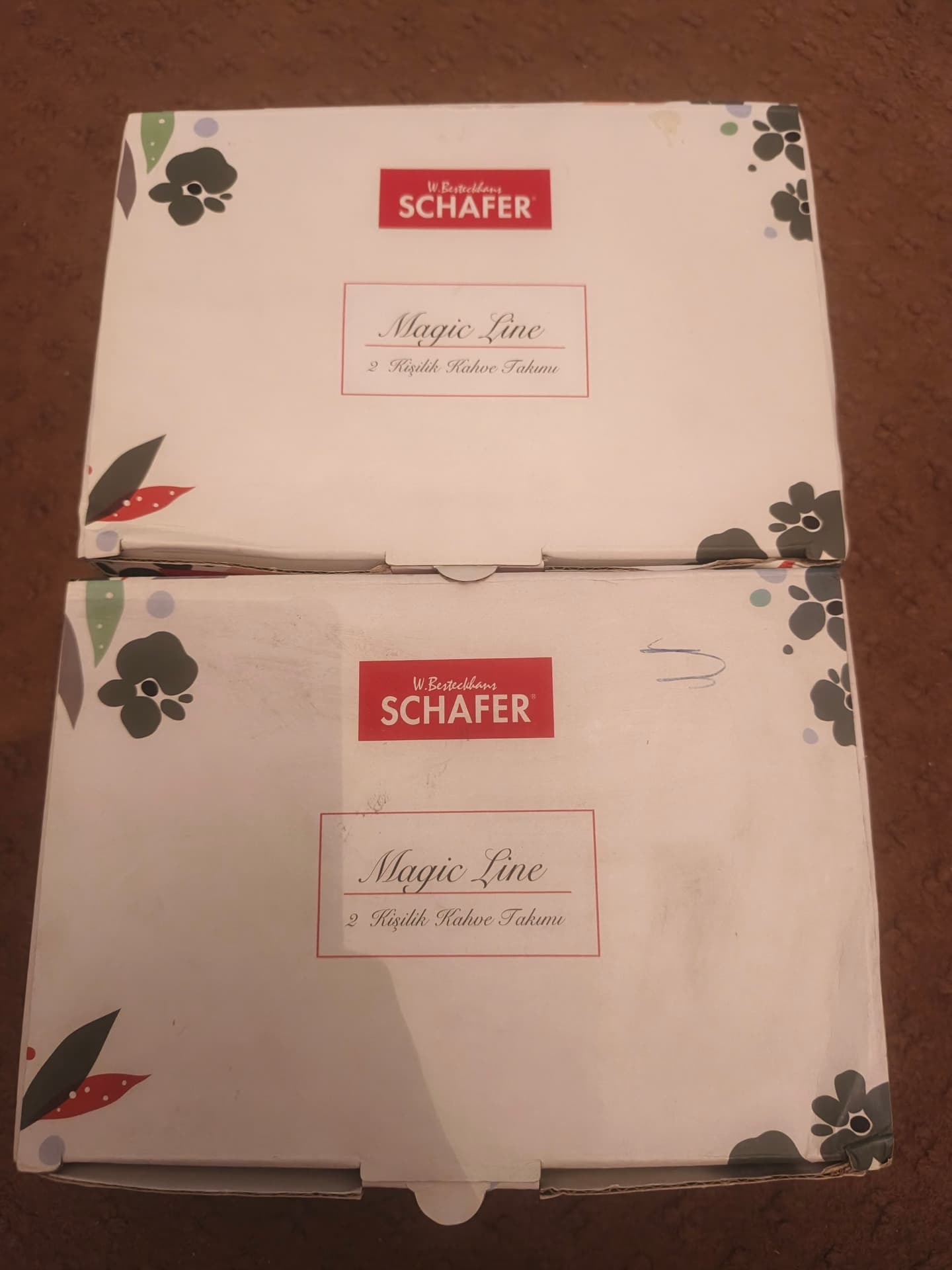 Две коробки с кофейными сервизами Schafer Magic Line в упаковках.