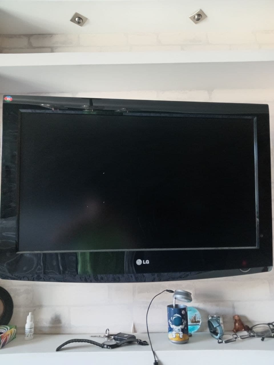 Телевизор LG, диагональ 81 см