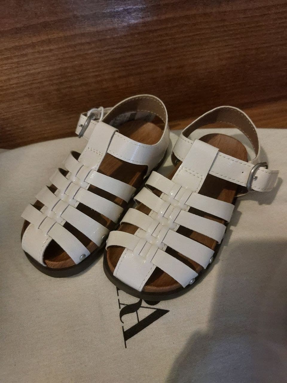 Босоножки ZARA,новые.24й размер.Были привезены из Польши.