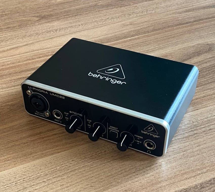 Аудиоинтерфейс / звуковая карта Behringer U-Phoria UMC22, фото 1