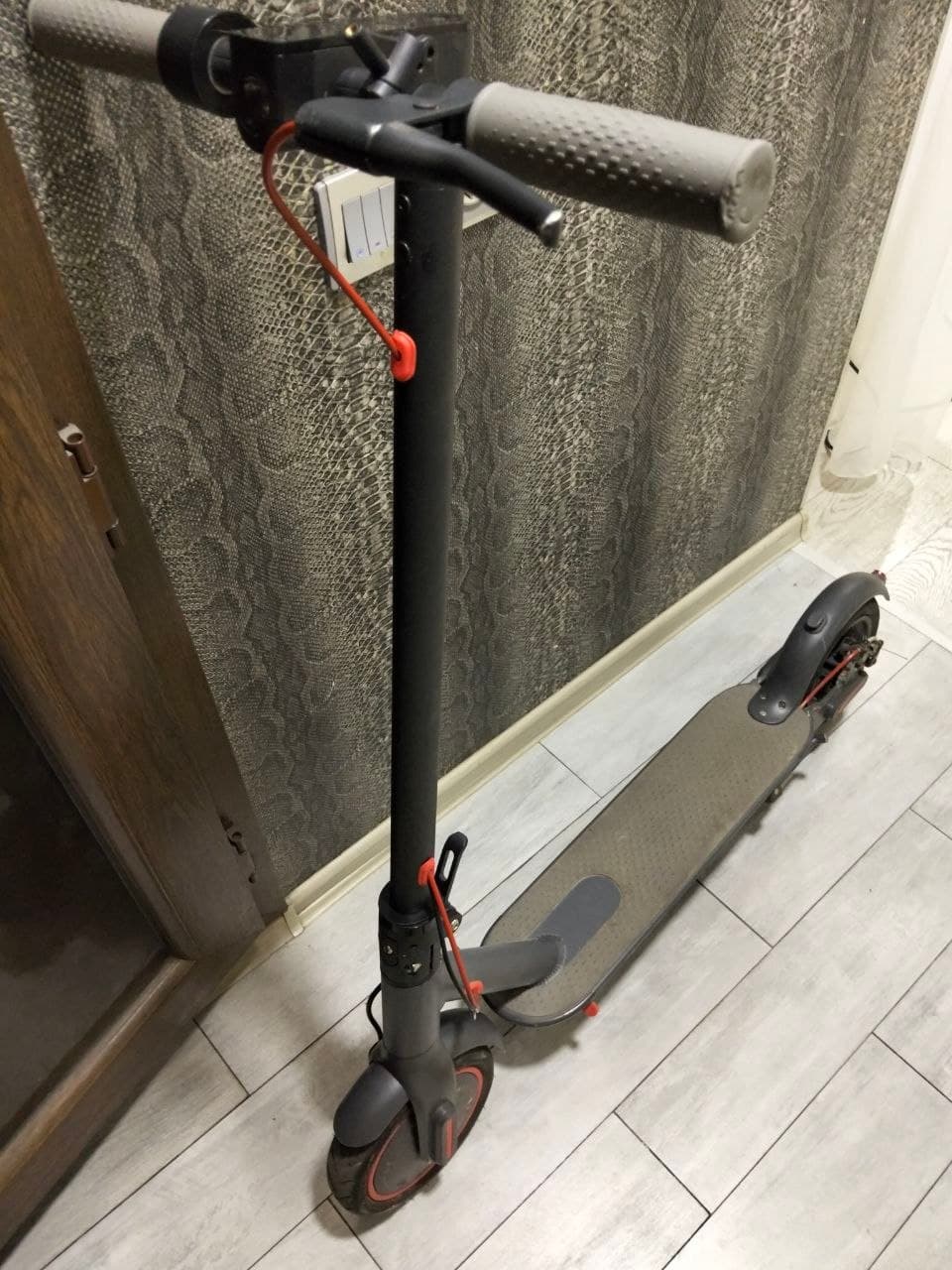 Elektrik skuter Электросамокат - Модель Xiaomi M365 / Mi Scooter - Цвет: Графитово-серый с красными , фото 1