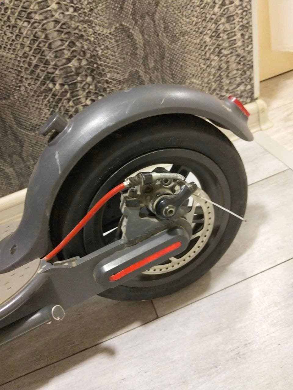 Elektrik skuter Электросамокат - Модель Xiaomi M365 / Mi Scooter - Цвет: Графитово-серый с красными , фото 3