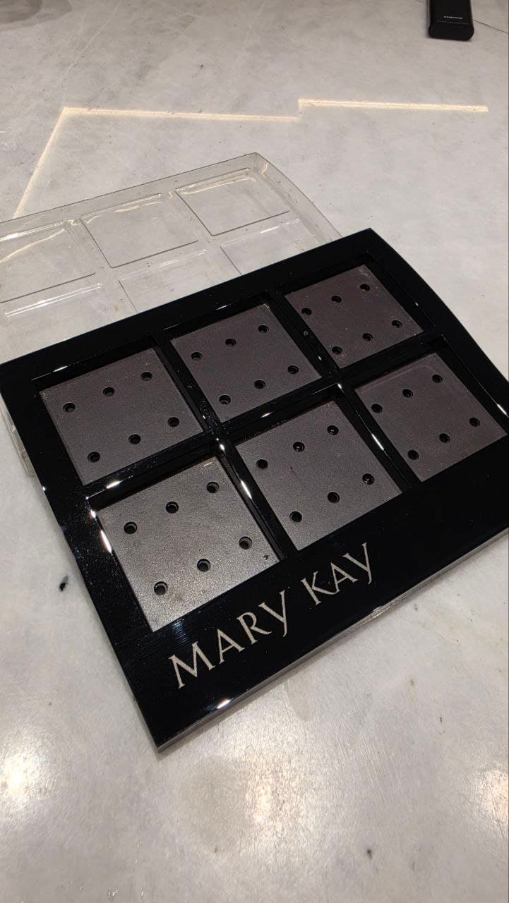 Продам большую пустую магнитную палетку (футляр) от Mary Kay для…