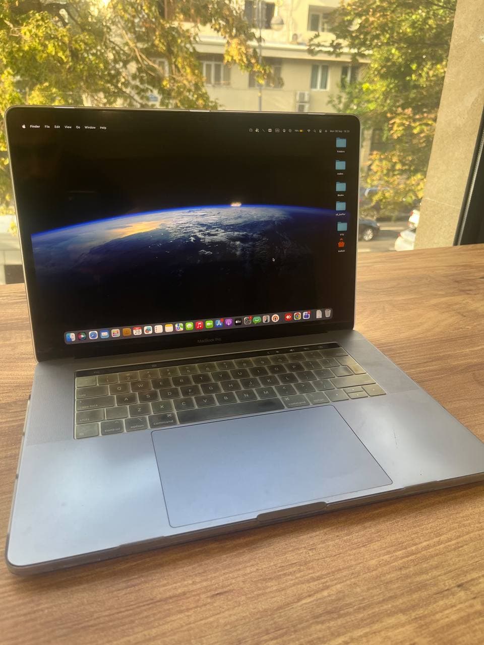 MacBook Pro 15″ (2018) / i7 / 16 ГБ / 256 ГБ / Touch Bar, фото 1