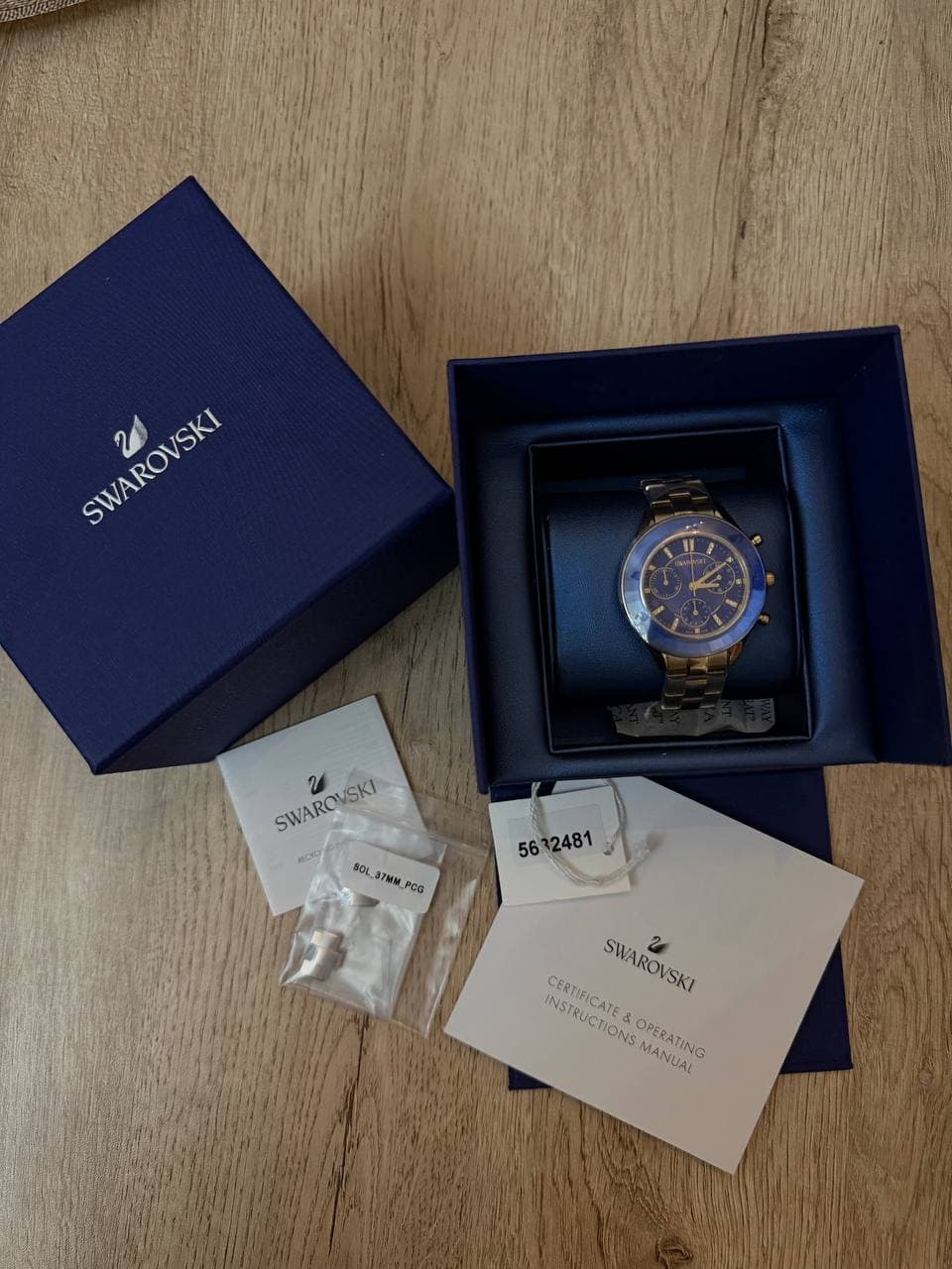 Swarovski Octea Blue 💙 Элегантные часы с фирменным дизайном…
