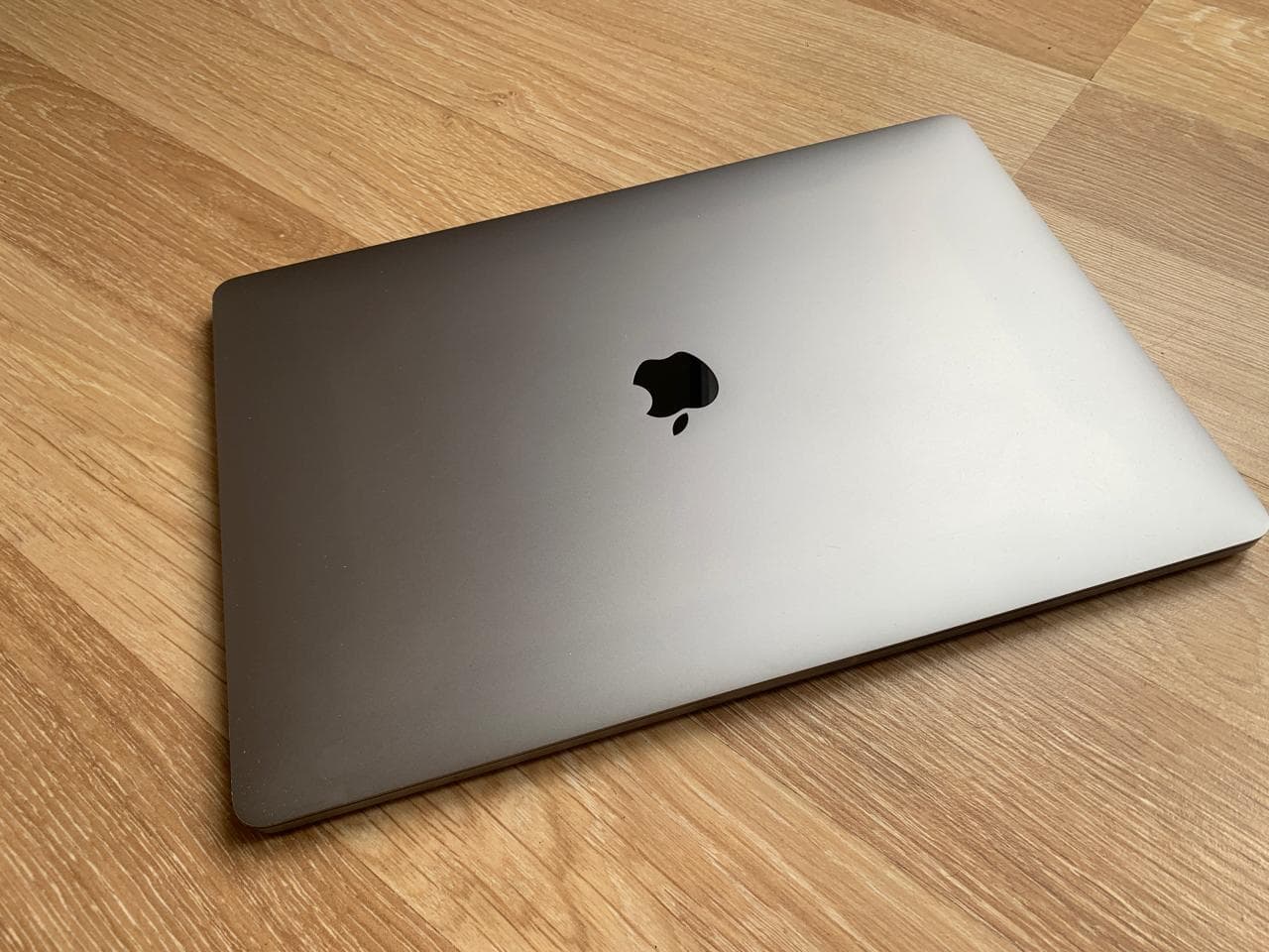 MacBook Pro 15” 2017 — Core i7 / 16 GB / SSD 1 TB
