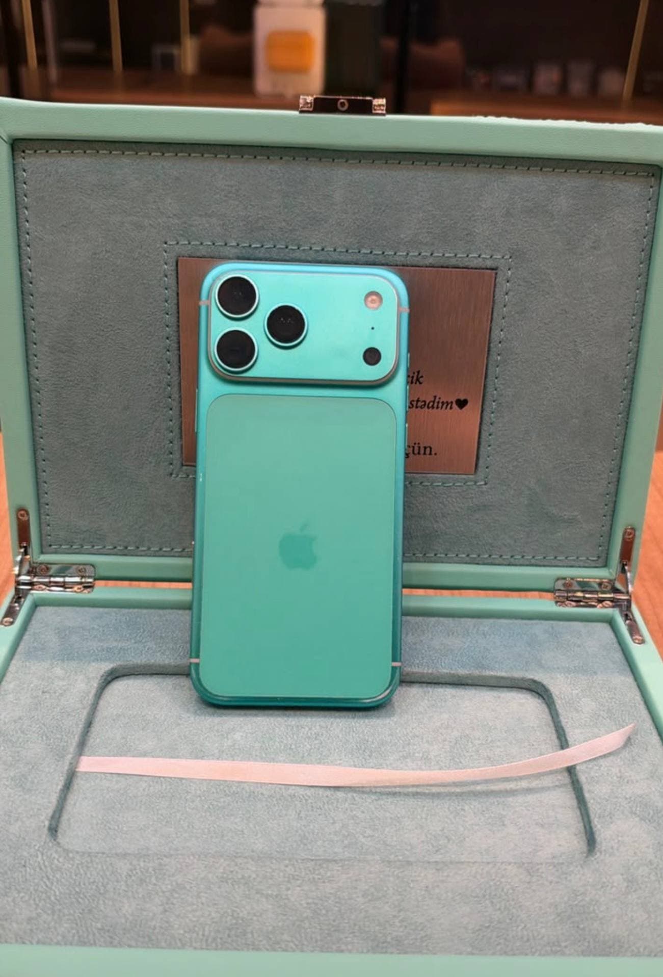 iPhone 17 pro max 1 tr