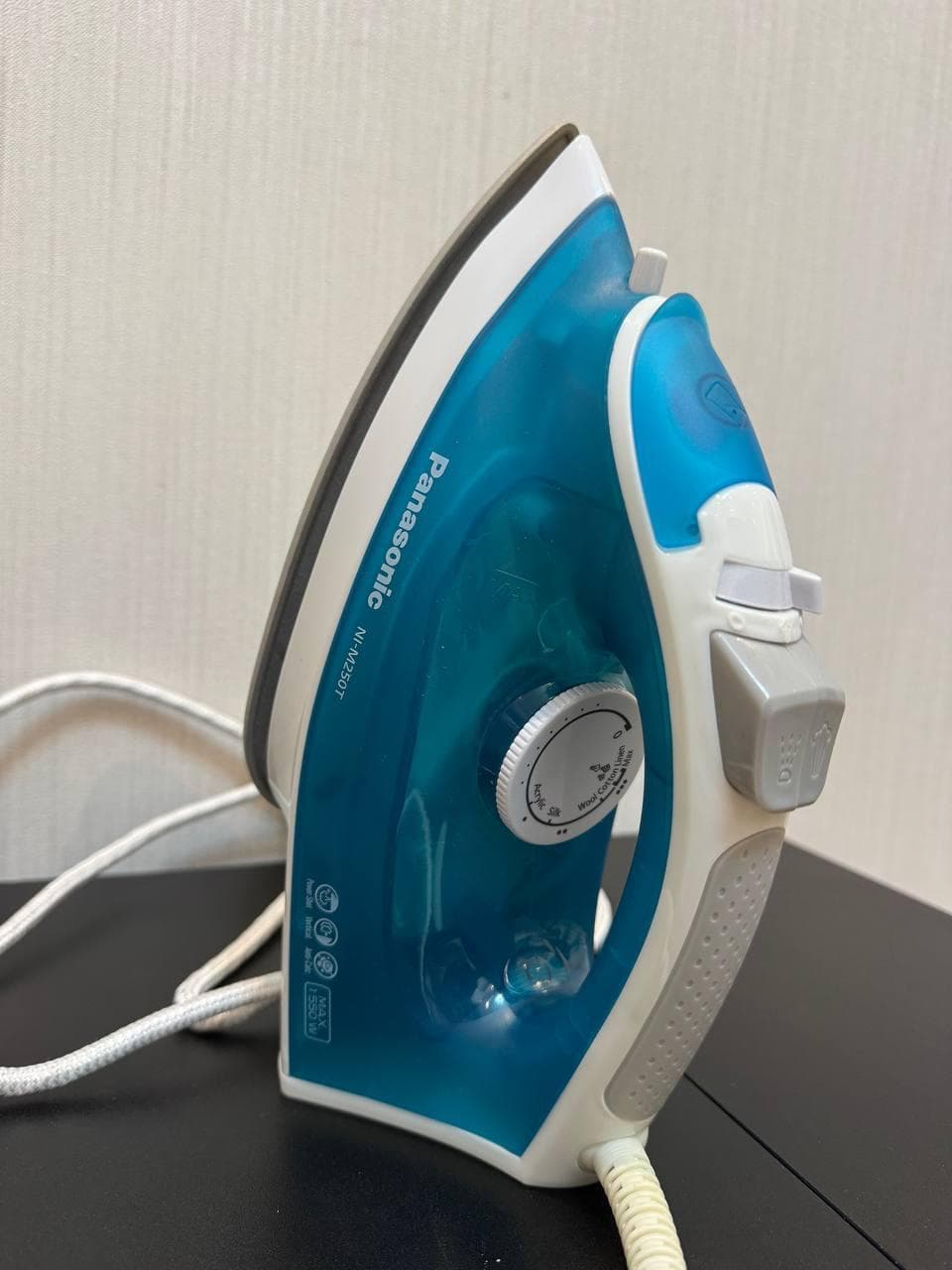Утюг Panasonic NI-M250TGTW