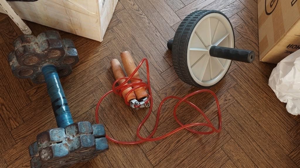 Самодельная гантеля - 7-8 КГ. Прыгалка. Колесо для пресса. Продаю…