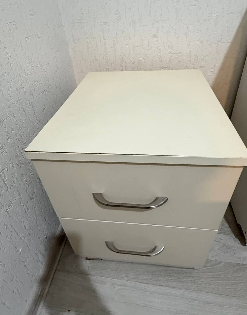Продаю прикроватные тумбочки две