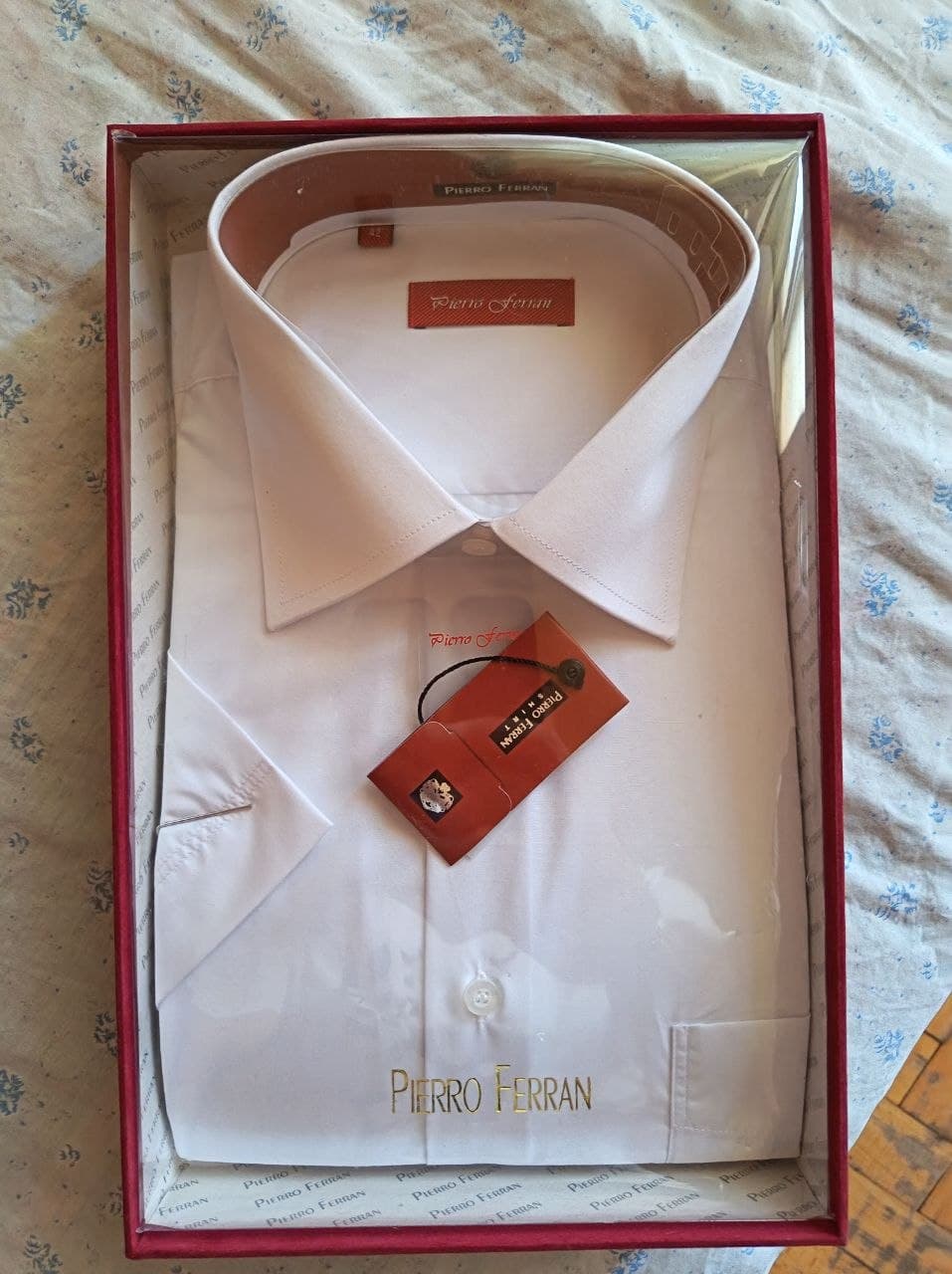 Белая рубашка размер 42-XL в упаковке с биркой Pierro Ferran.