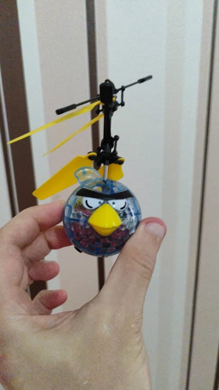 Летающая игрушка. Заряжается от USB.