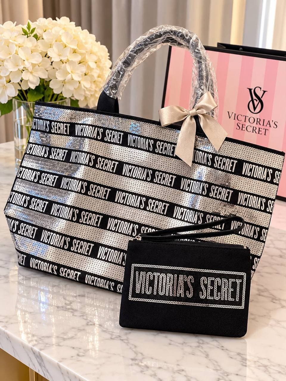 Продаётся новая оригинальная сумка Victoria’s Secret в комплекте с…