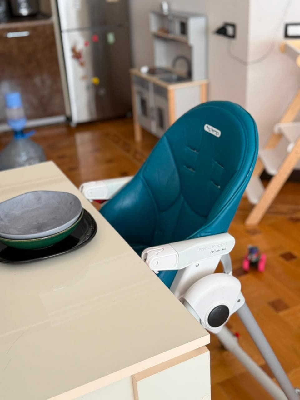 Стульчик для кормления Peg Perego Prima Pappa Стул на колёсах со стоперами, столик съёмный и можно с, фото 3